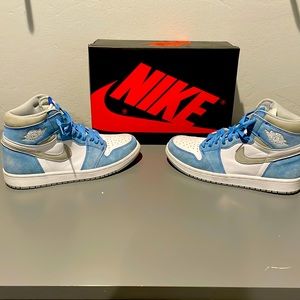 hyper light blue smoke size 8.5 practical  new